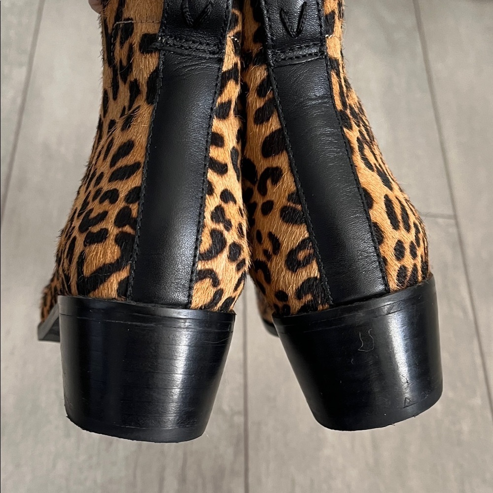 VIONIC NWOT Leopard Print Fur Leather Ankle Boots V Cutout, Size 8 - Picture 9 of 11